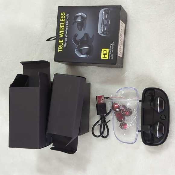 True Wireless stereo earbuds NWT - Picture 3 of 6